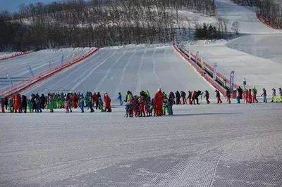 双鸭山市举办 “全民冰雪活动日”--职工徒步大会等“赏冰乐雪”系列冰雪活动